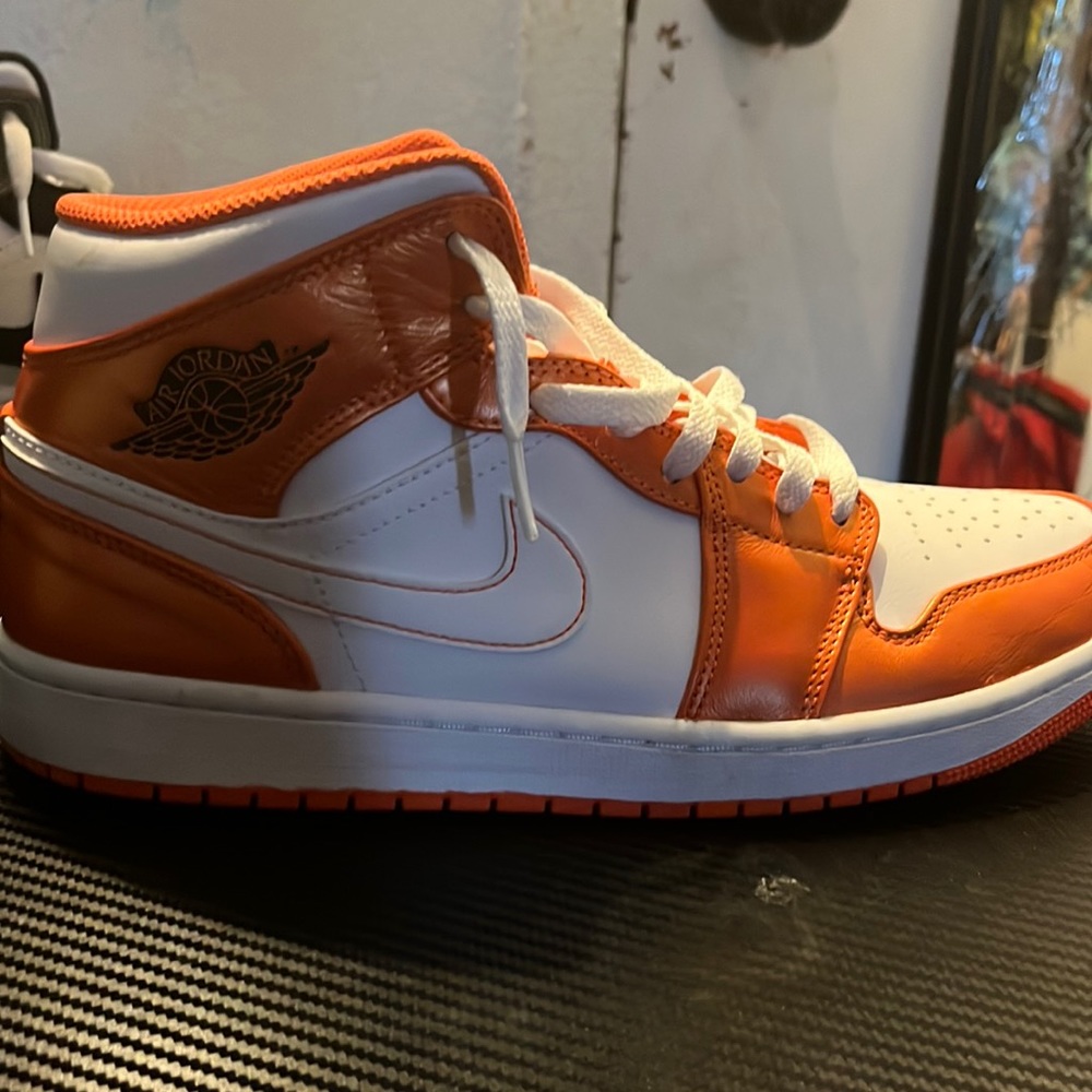 2 pairs of Jordan 1’s